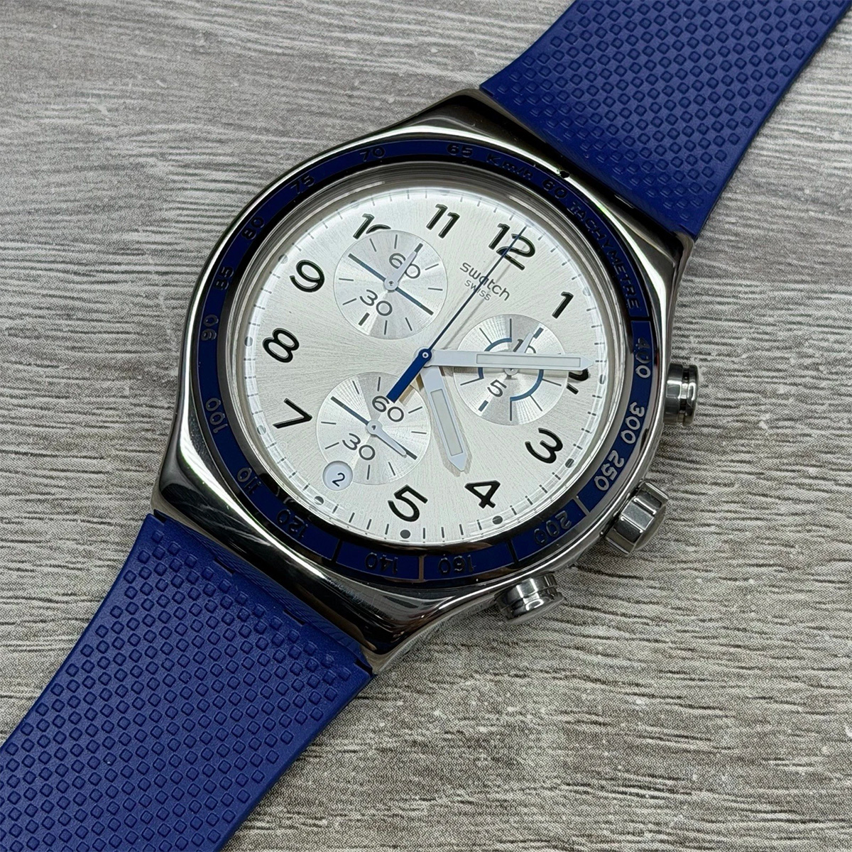 Montre homme swatch irony chrono yvs439