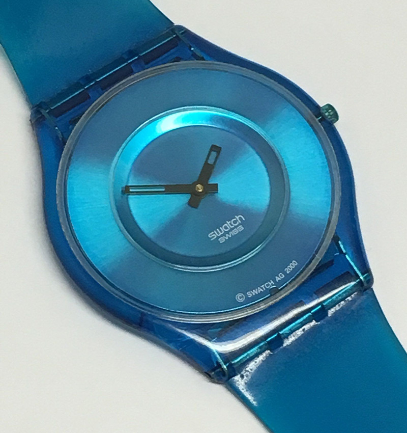 montre femme swatch blue jelly sfn107